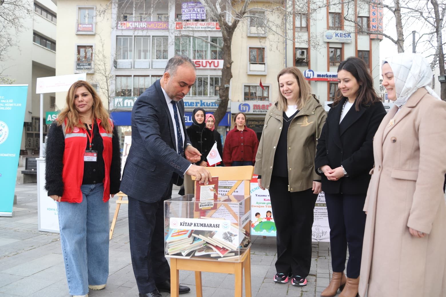 ÇOCUKLARA KİTAP KUMBARA