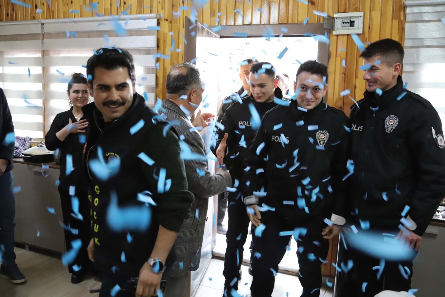 ÇOCUKLARDAN POLİS HAFTASI’NA DUYGUSAL SÜRPRİZ
