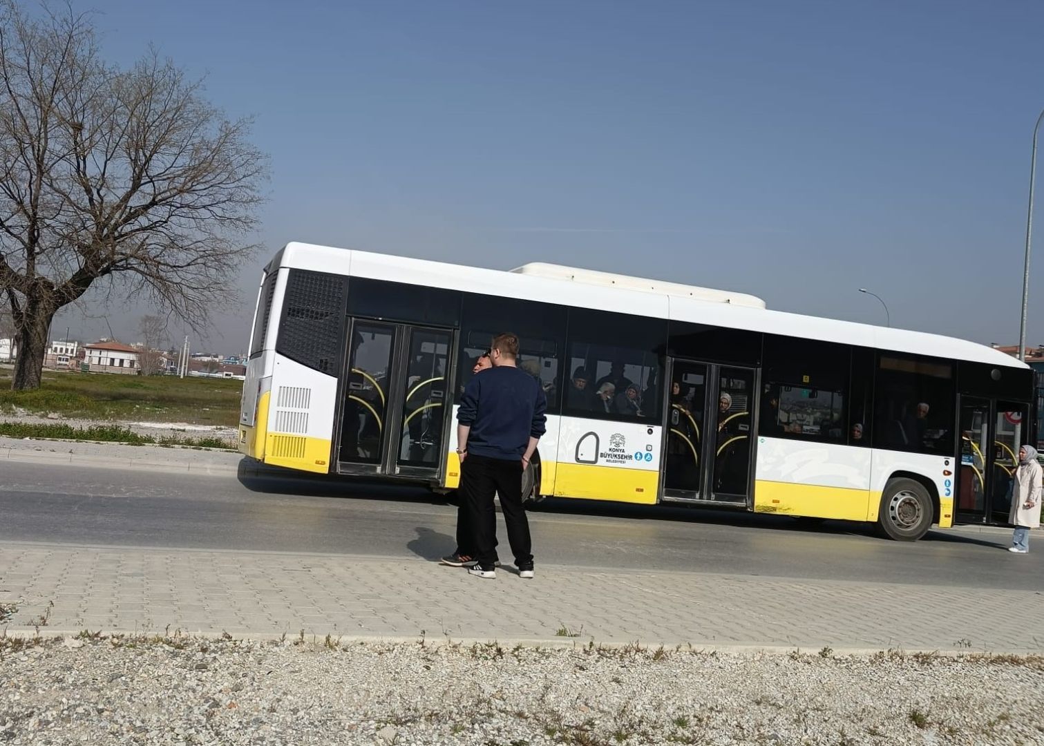 HALK OTOBÜSÜNE ARAÇ SÜRTTÜ