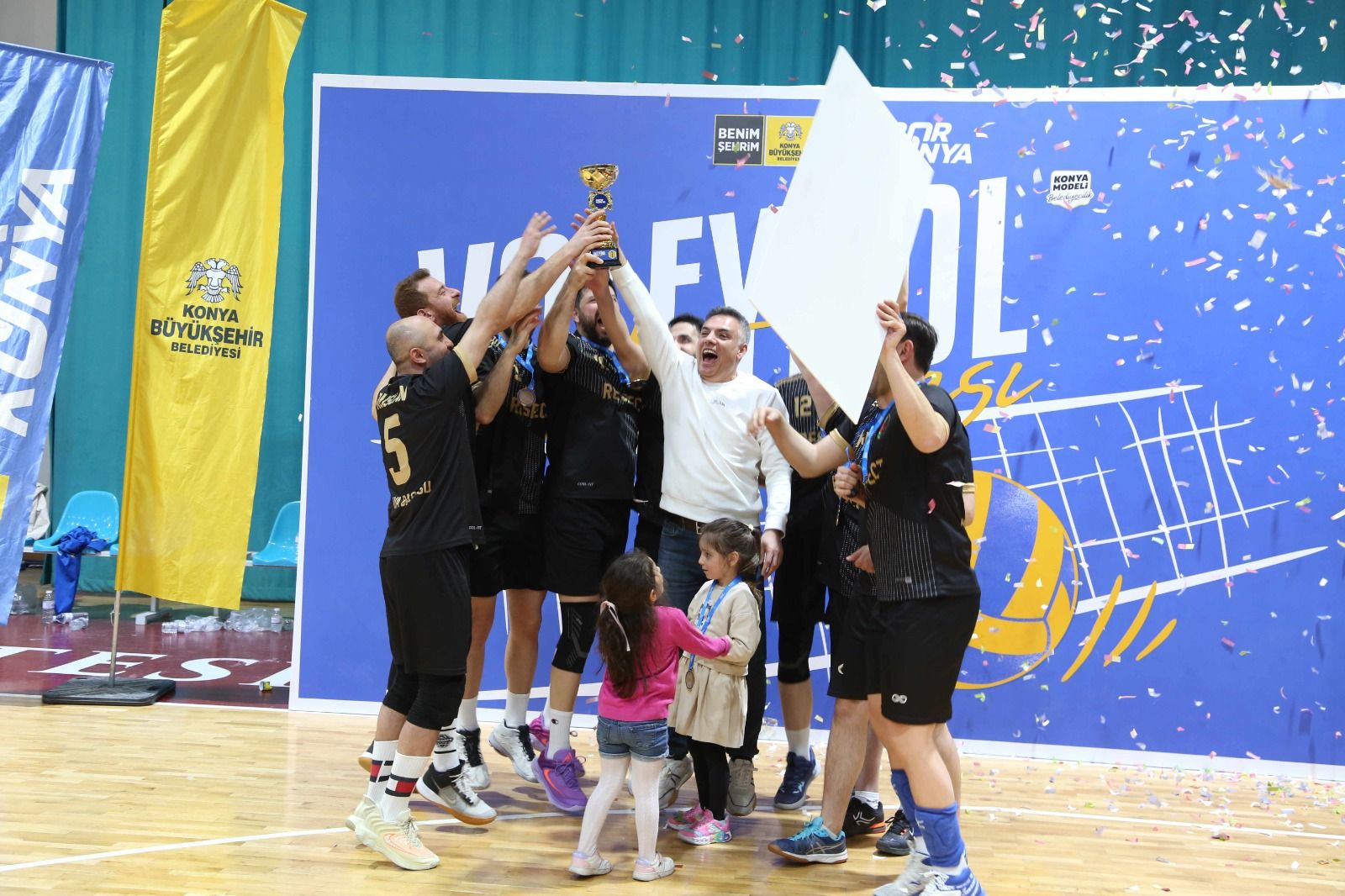 KONYA BAROSU KURUMLAR ARASI VOLEYBOL TURNUVASINDA ŞAMPİYON OLDU