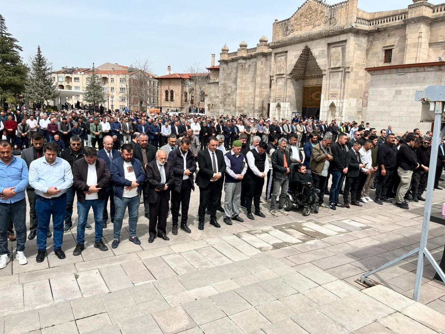 KONYA VE ÇEVRE İLLERDE GİYABİ CENAZE NAMAZI