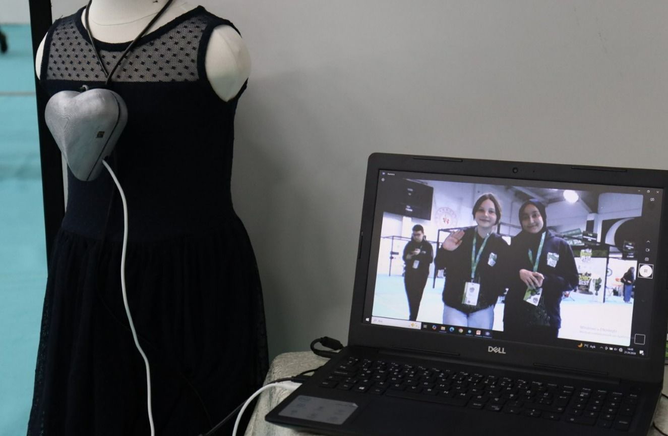 KONYALI ÖĞRENCİLERDEN GÜVENLİK İCADI: KOLYE MOBESA