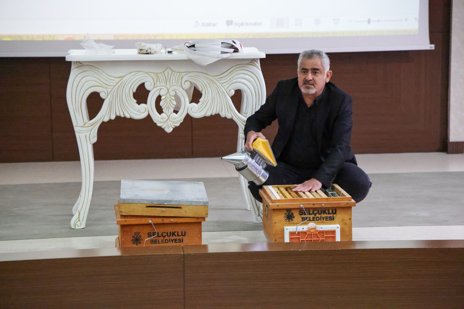 SELÇUKLU BELEDİYESİ’NDEN ARICILIK SEKTÖRÜNE KOVAN DESTEĞİ