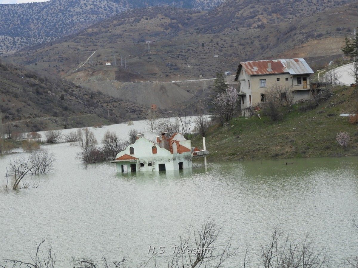 SULAR ALTINDA KALAN DEDEMLİ KÖYÜNÜN SON HALİ