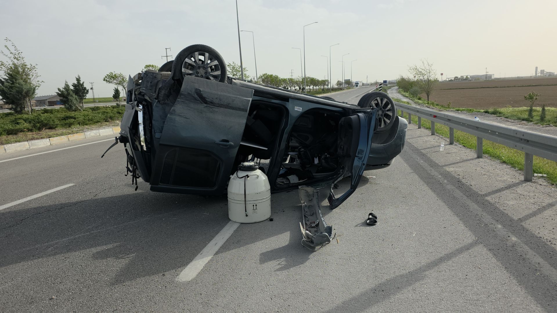 AKSARAY-KONYA KARA YOLUNDA İKİ ARAÇ ÇARPIŞTI: 2 YARALI