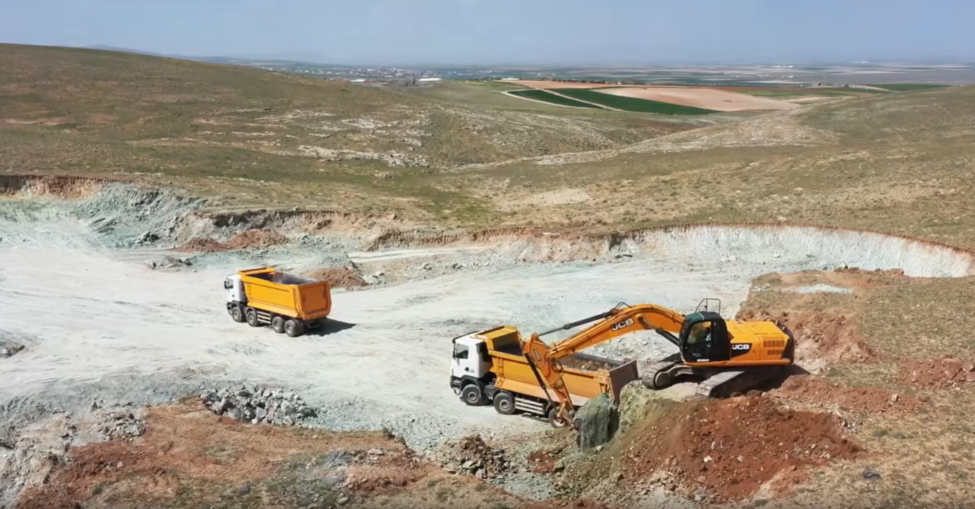 ALTINEKİN’DE 90 KM YOL YAPILDI, PARSEL SAYISI AZALDI