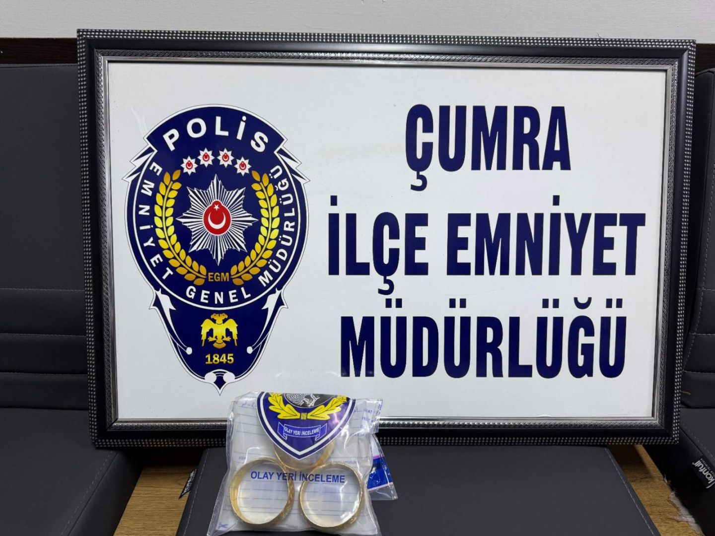 ÇUMRA'DA İKİ DÜKKAN SOYAN ŞAHIS YAKALANDI