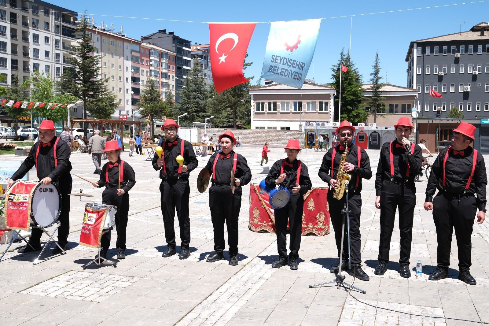 ENGELLİ BİREYLERDEN KONSER