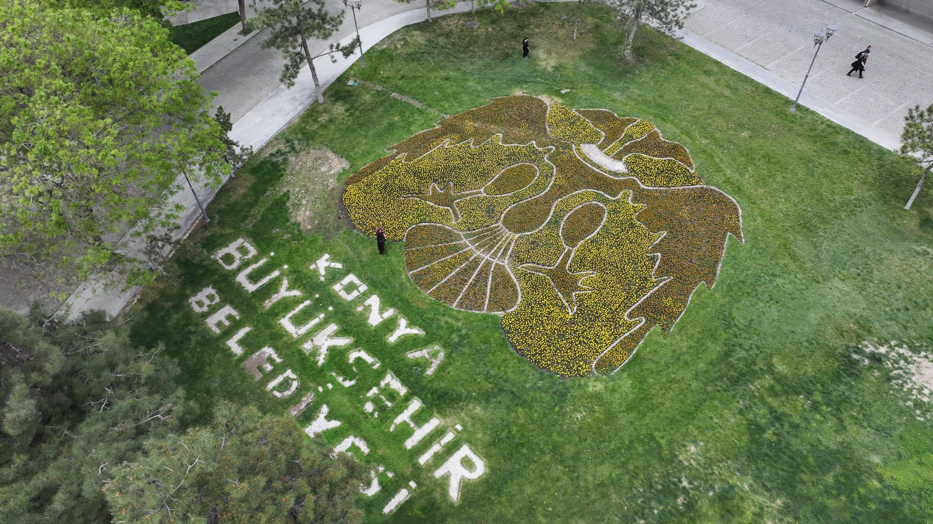KONYA BÜYÜKŞEHİR BELEDİYESİNDEN RENKLİ PEYZAJ ÇALIŞMALARI BAŞLADI