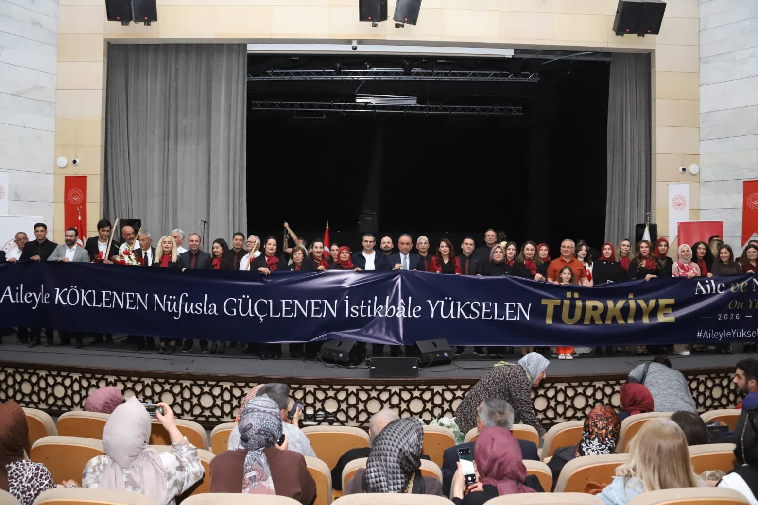 KONYA'DA GÖNÜL SESİ KOROSU SAHNEDE