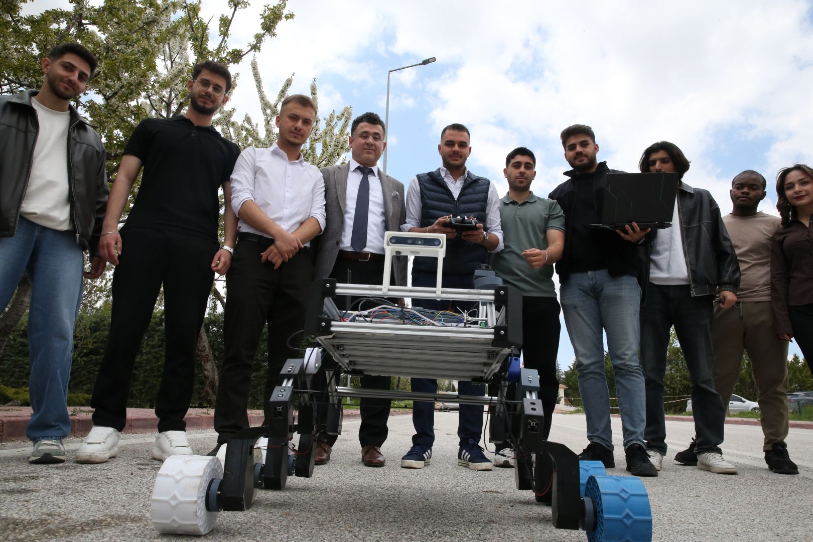 KONYA’DA ÜNİVERSİTE ÖĞRENCİLERİNDEN NASA ESİNLİ YER ARACI