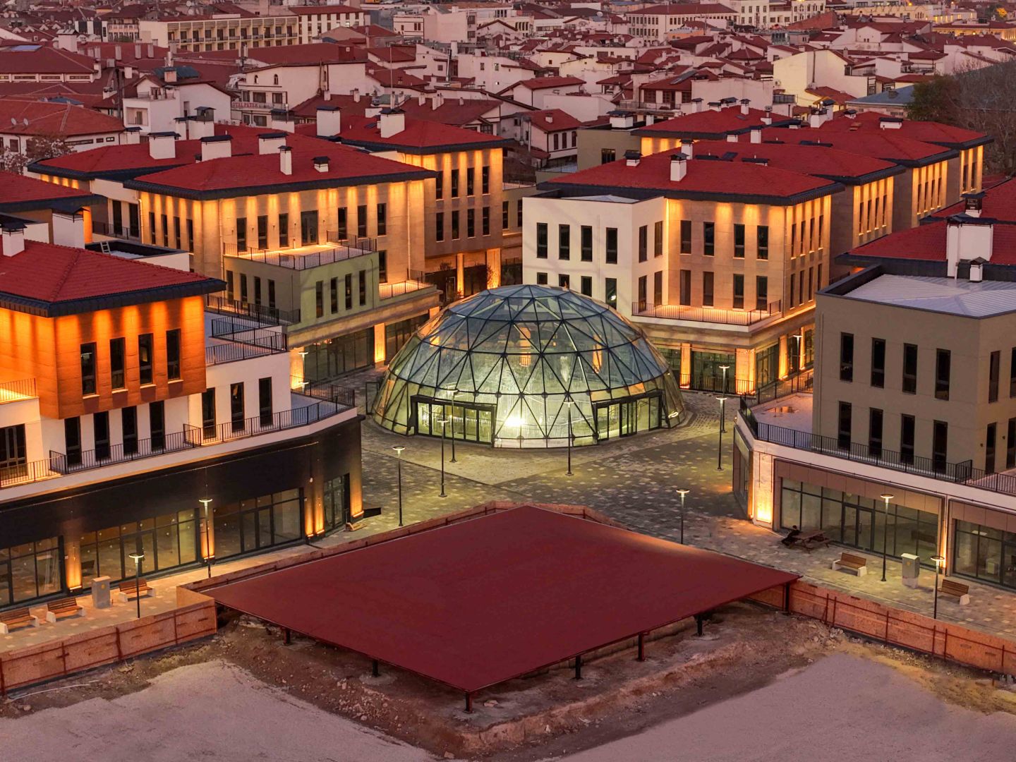 PARİS’TE LOUVRE PİRAMİDİ VARSA, KONYA’NIN DA CAM KUBBESİ VAR