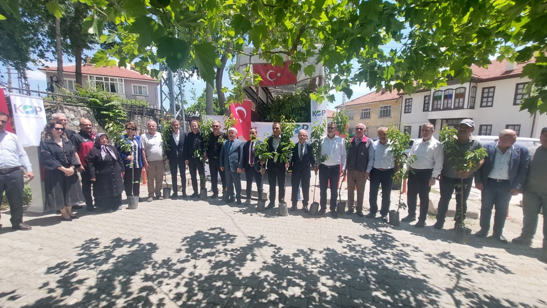 AKŞEHİR’DE KİRAZ BAHÇELERİ YENİDEN HAYAT BULUYOR