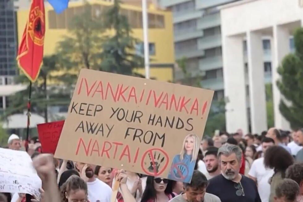 ARNAVUT HALKI AYAKLANDI "ARNAVUTLUK SATILIK DEĞİLDİR"