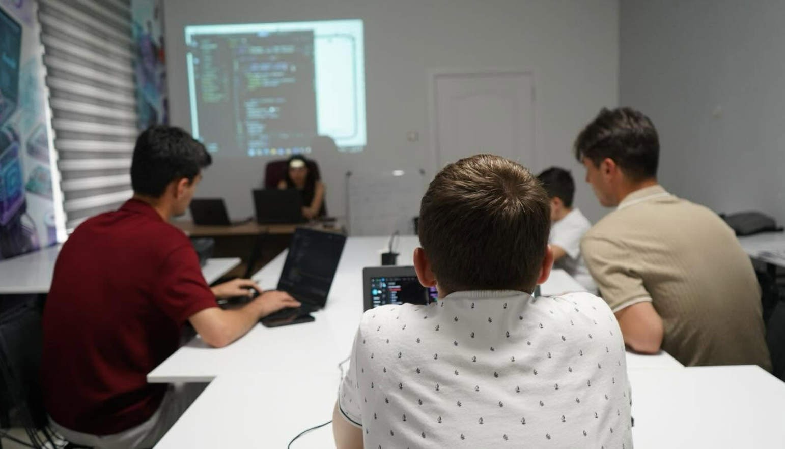 GENÇLER REACT NATIVE EĞİTİMİYLE YAZILIM DÜNYASINA ADIM ATTI