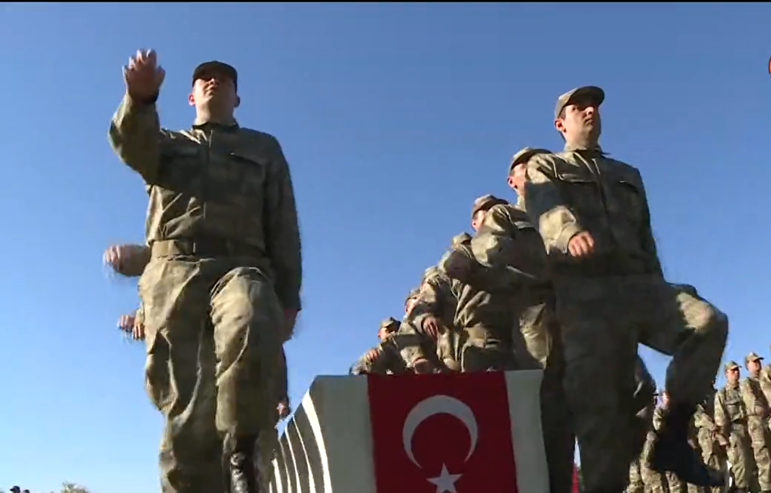 İHRAÇ EDİLEN ASKER YARGI KARARININ KESİNLEŞMESİNİ BEKLEYECEK